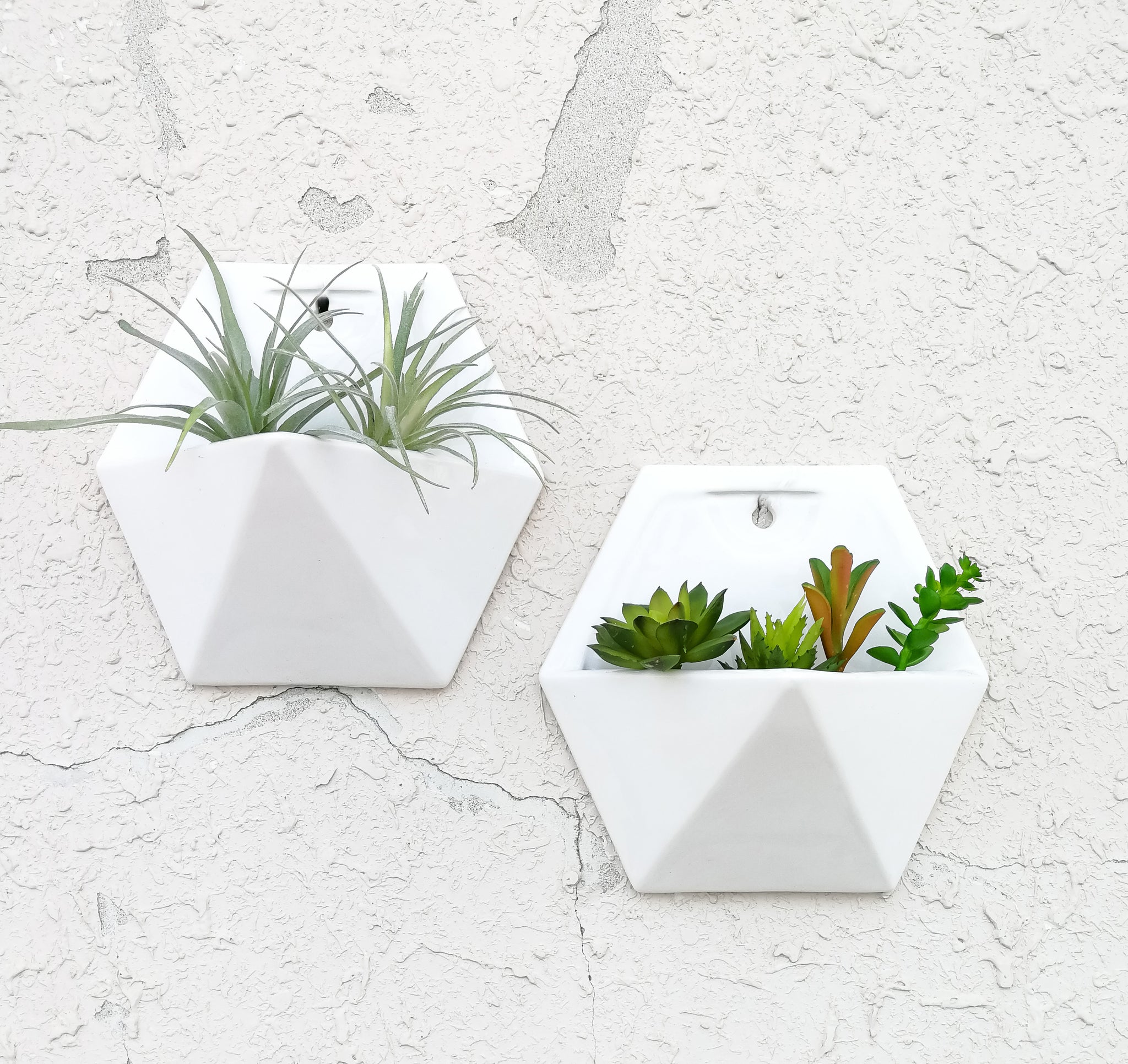 white geometric hanging planter K-Cliffs